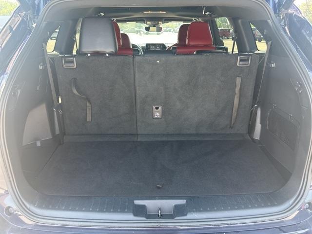 used 2022 Toyota Highlander car, priced at $39,403