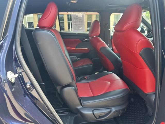 used 2022 Toyota Highlander car, priced at $39,403