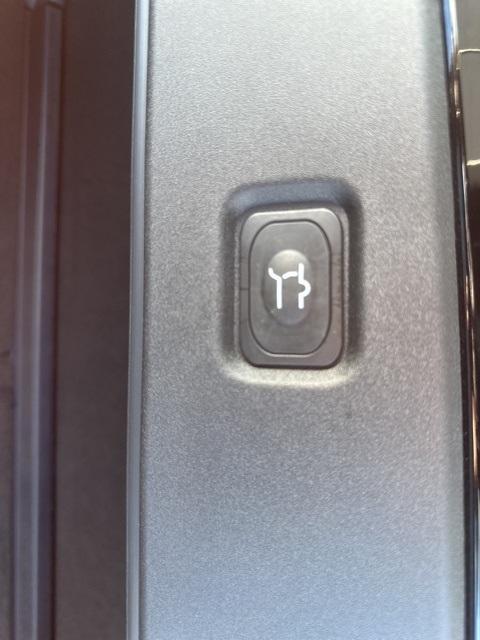 new 2025 Ford Expedition car, priced at $74,401