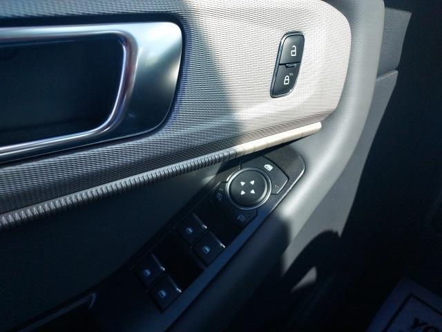 new 2025 Ford Explorer car, priced at $46,046
