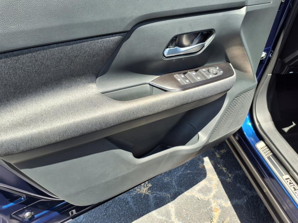 new 2025 Nissan Kicks car, priced at $29,274