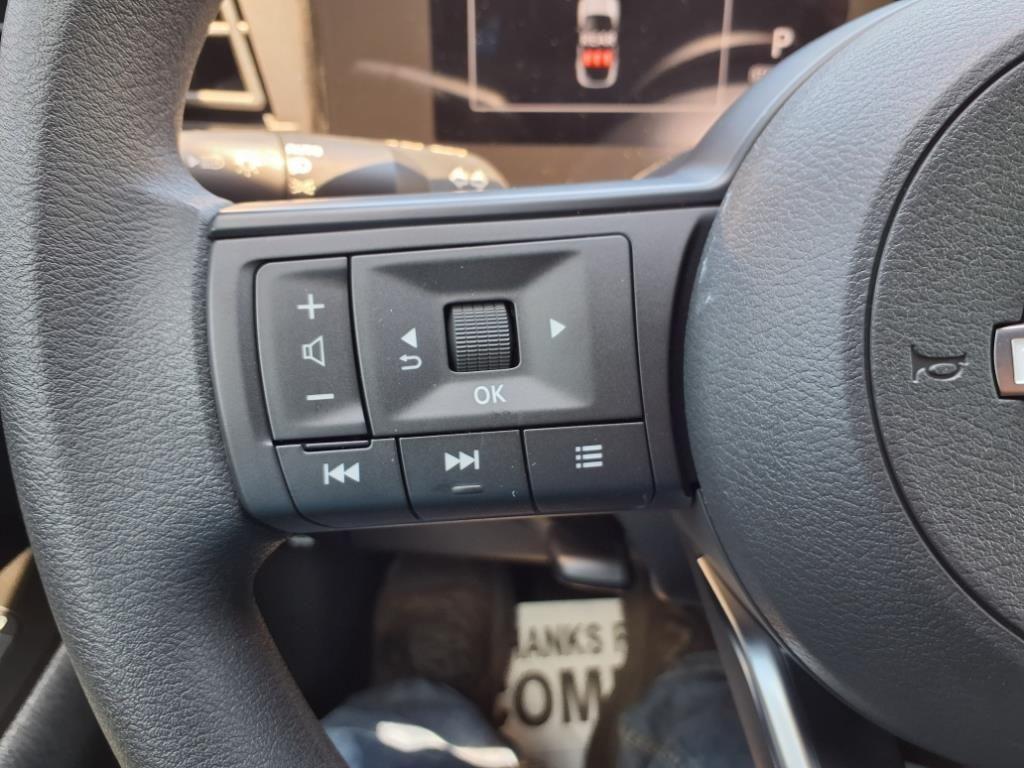 new 2025 Nissan Kicks car, priced at $29,274