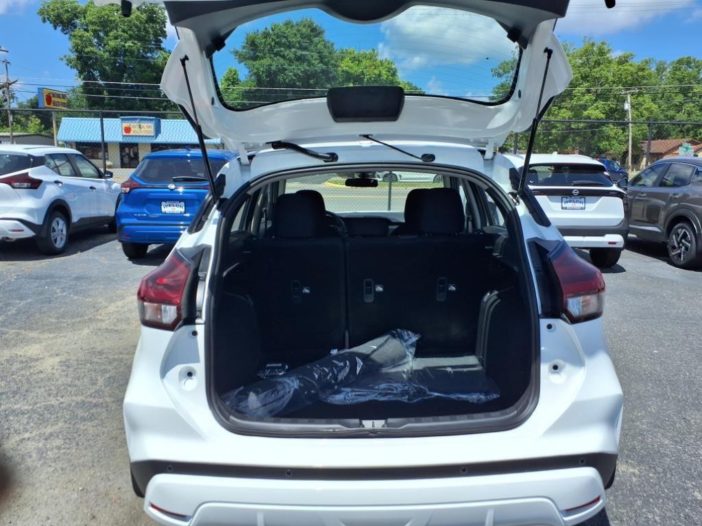 new 2025 Nissan Kicks Play car, priced at $24,349