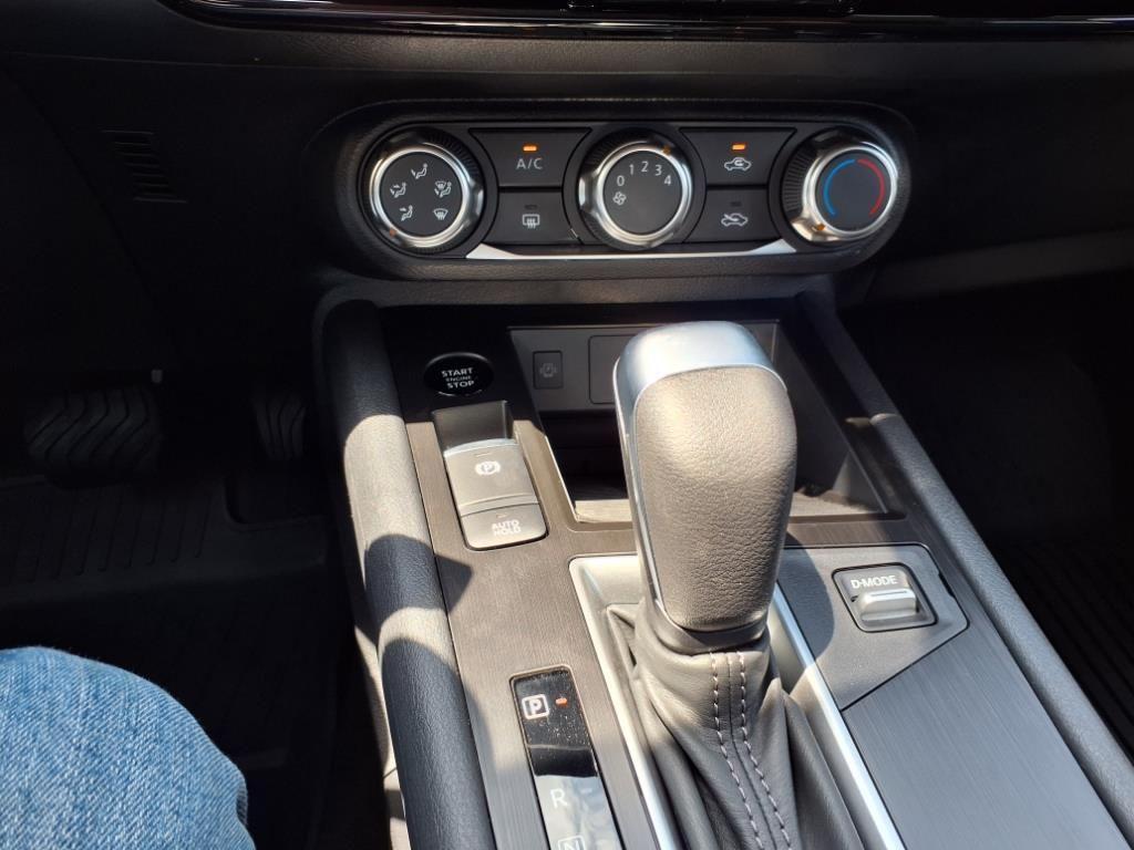 new 2025 Nissan Kicks car, priced at $27,939