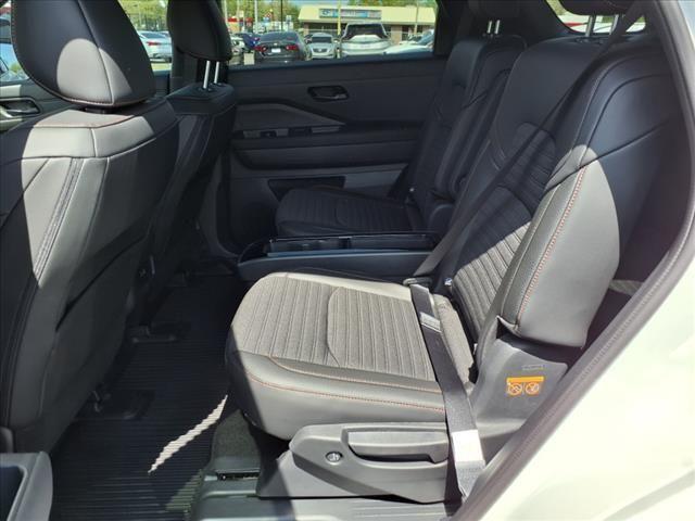 new 2025 Nissan Pathfinder car, priced at $49,174