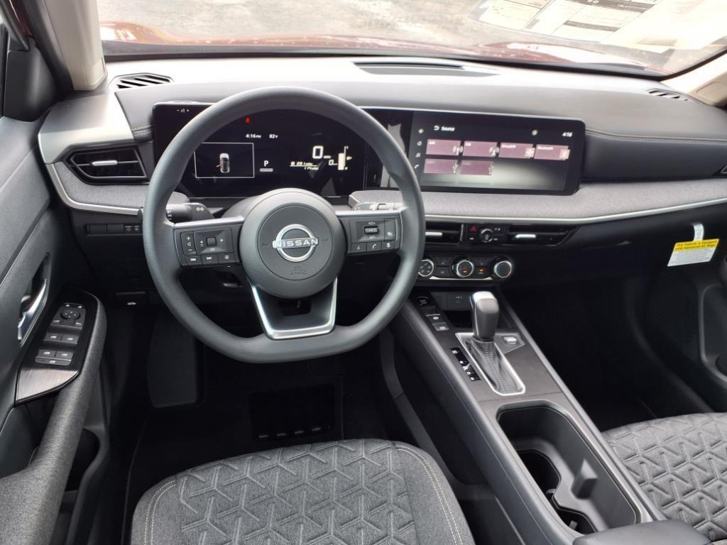 new 2025 Nissan Kicks car, priced at $29,294