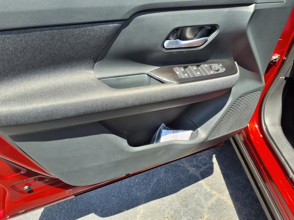 new 2025 Nissan Kicks car, priced at $28,389