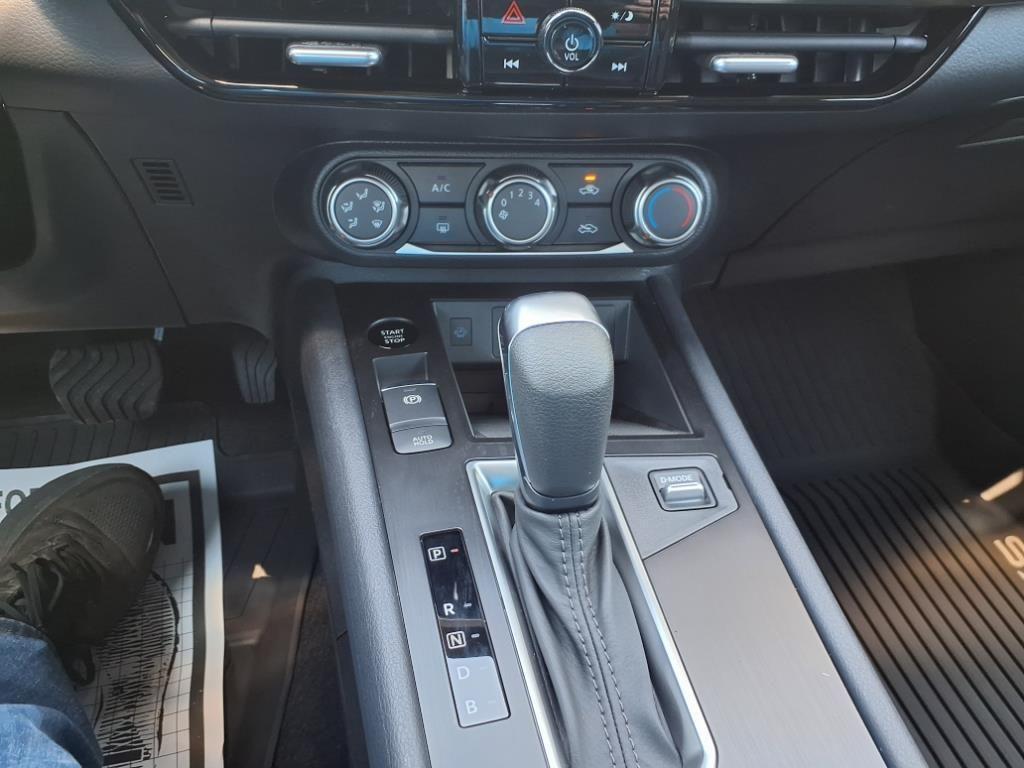 new 2025 Nissan Kicks car, priced at $28,389