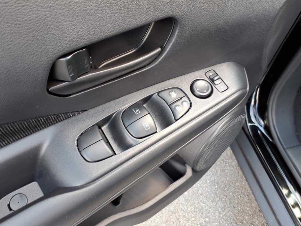 new 2025 Nissan Kicks Play car, priced at $24,349