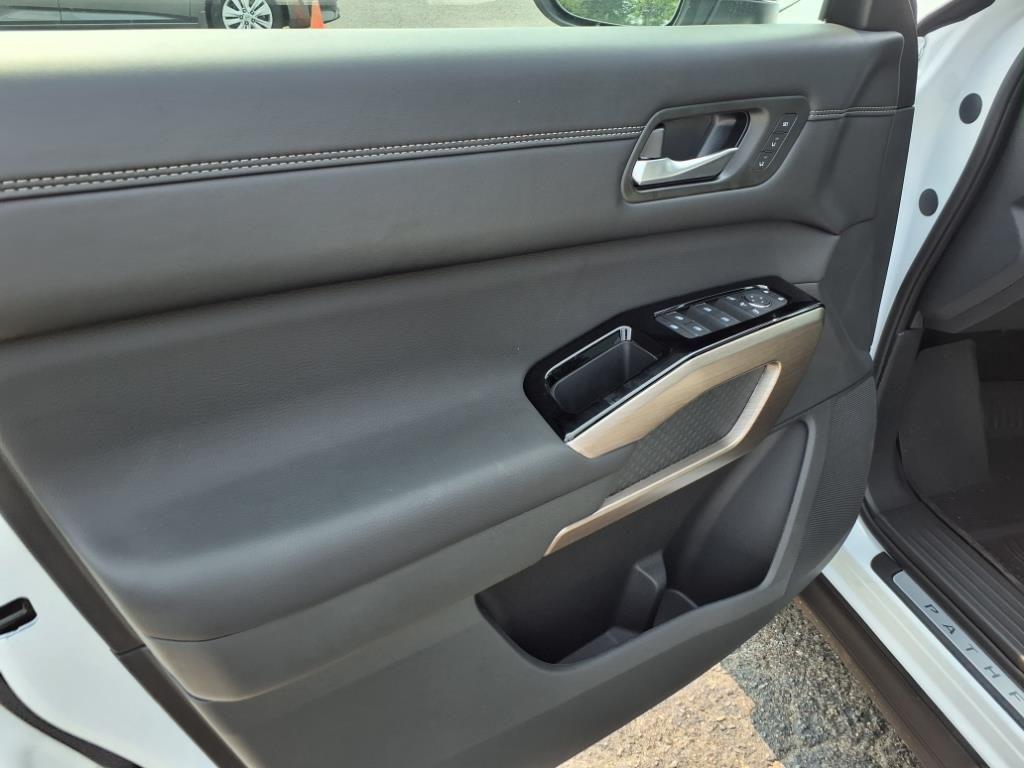 new 2025 Nissan Pathfinder car, priced at $55,034