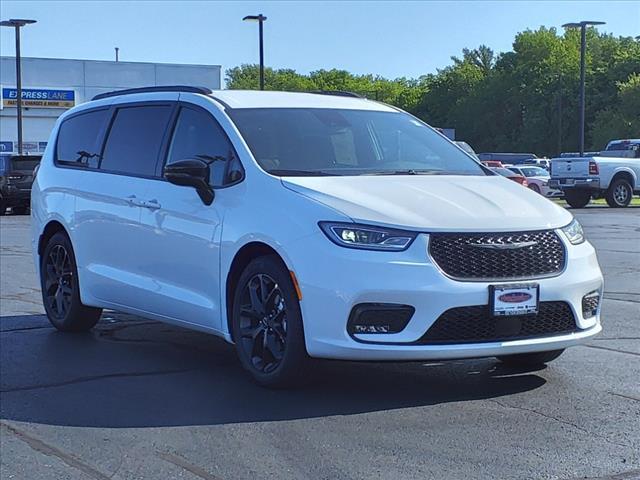 new 2024 Chrysler Pacifica car, priced at $45,500