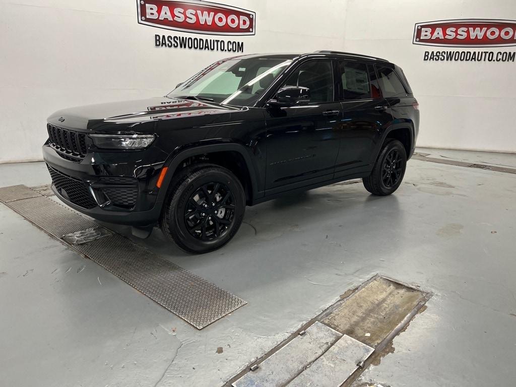 new 2025 Jeep Grand Cherokee car, priced at $44,730
