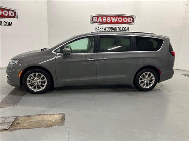 used 2021 Chrysler Pacifica car, priced at $20,584