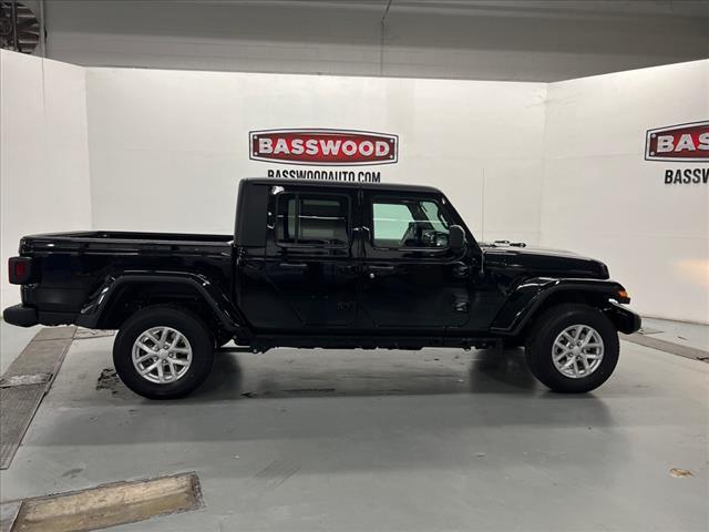 new 2023 Jeep Gladiator car, priced at $49,931
