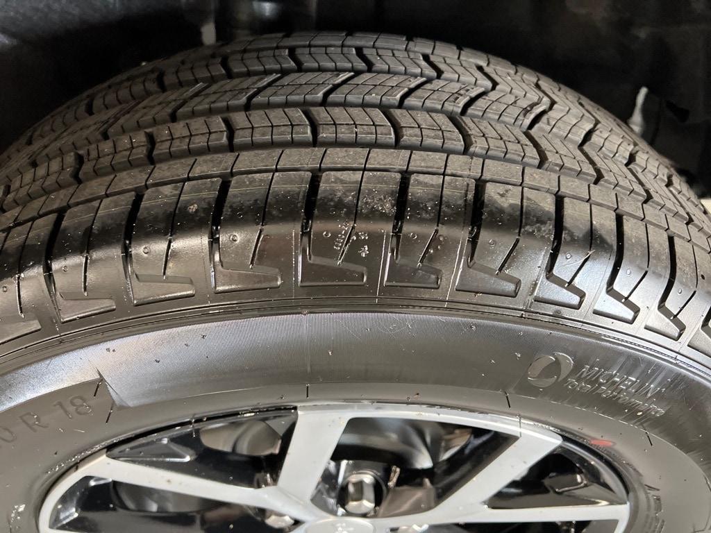 new 2025 Jeep Grand Cherokee car, priced at $40,998