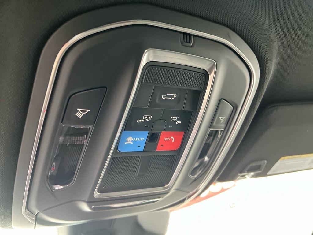 new 2025 Jeep Grand Cherokee car, priced at $40,998