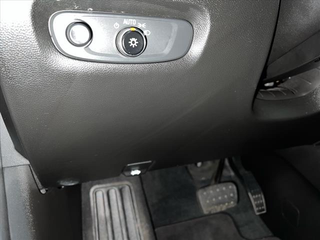 used 2022 Chevrolet Traverse car, priced at $25,227