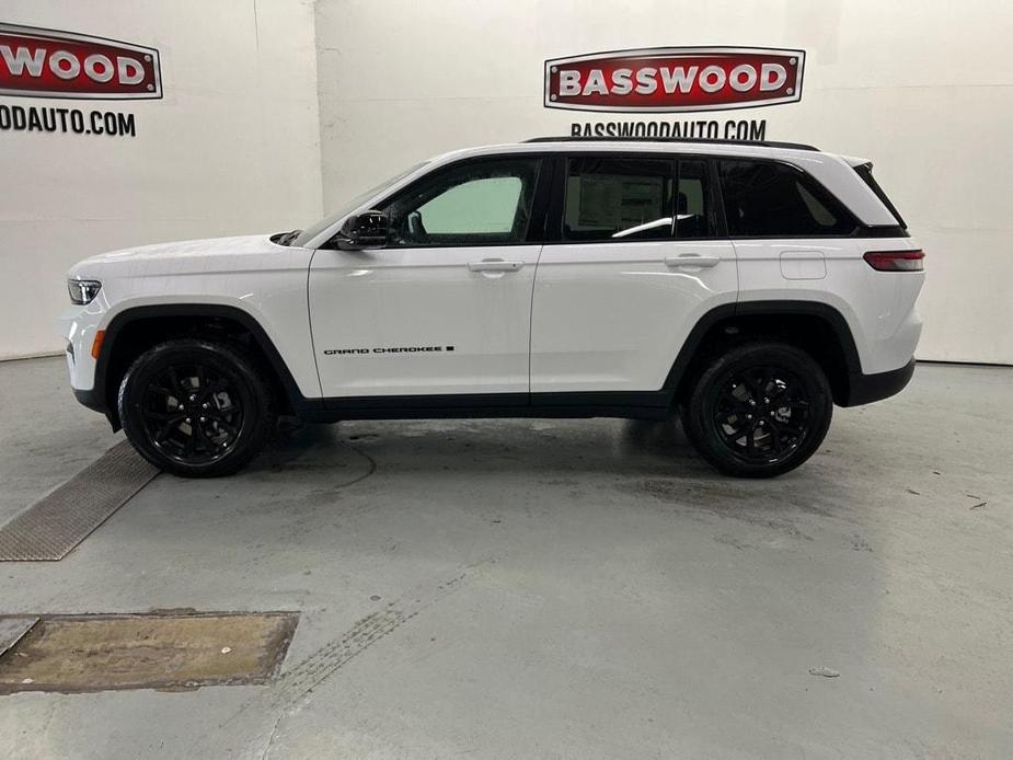 new 2025 Jeep Grand Cherokee car, priced at $40,430