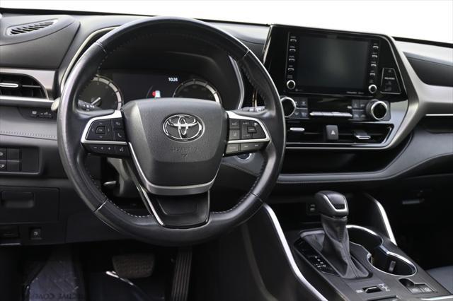 used 2022 Toyota Highlander car, priced at $31,847