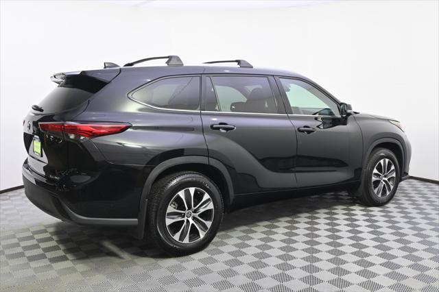 used 2022 Toyota Highlander car, priced at $31,847