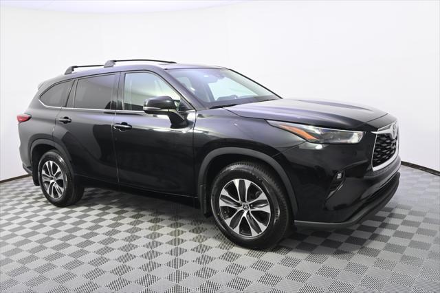 used 2022 Toyota Highlander car, priced at $31,847