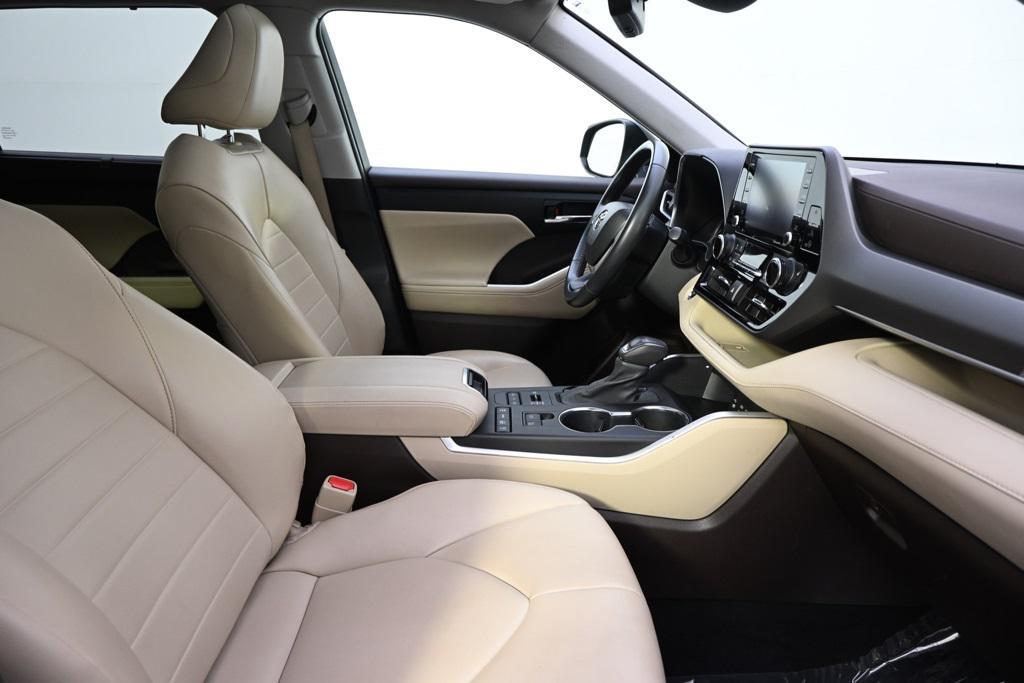 used 2022 Toyota Highlander car, priced at $33,995
