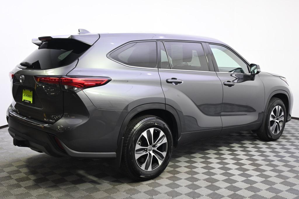 used 2022 Toyota Highlander car, priced at $38,495