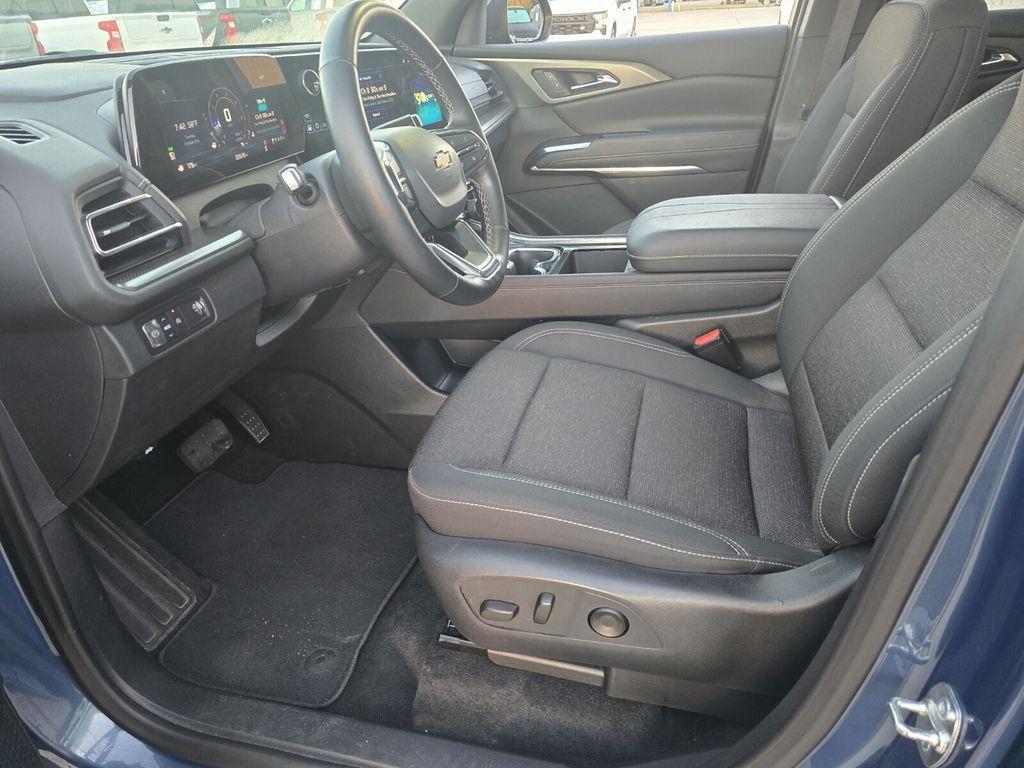 used 2025 Chevrolet Traverse car, priced at $38,995
