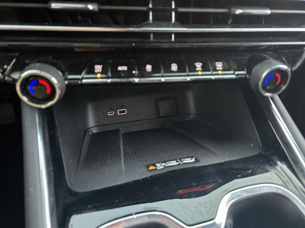 used 2025 Chevrolet Traverse car, priced at $38,995
