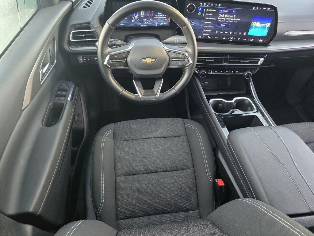 used 2025 Chevrolet Traverse car, priced at $38,995