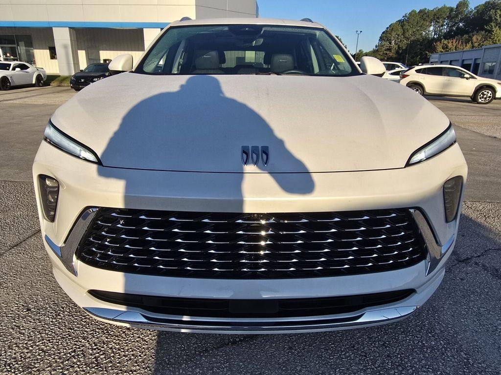 used 2025 Buick Envision car, priced at $38,390