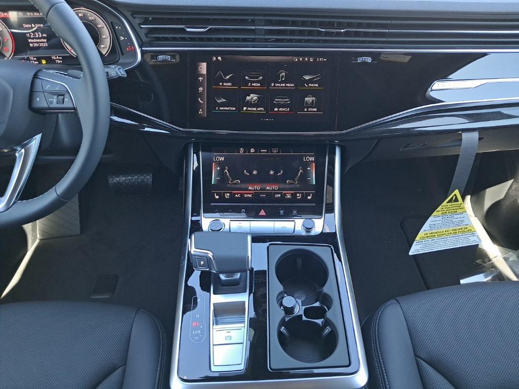 new 2025 Audi Q7 car, priced at $77,540