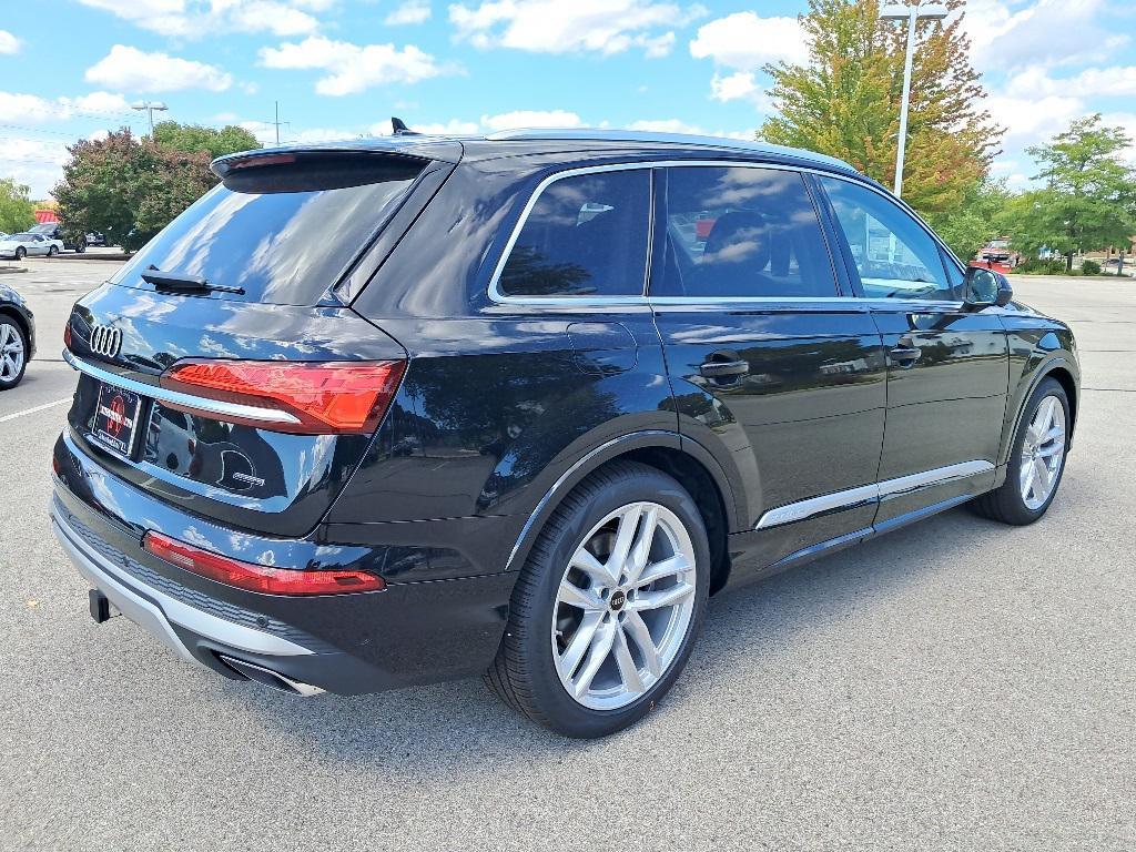new 2025 Audi Q7 car, priced at $76,480
