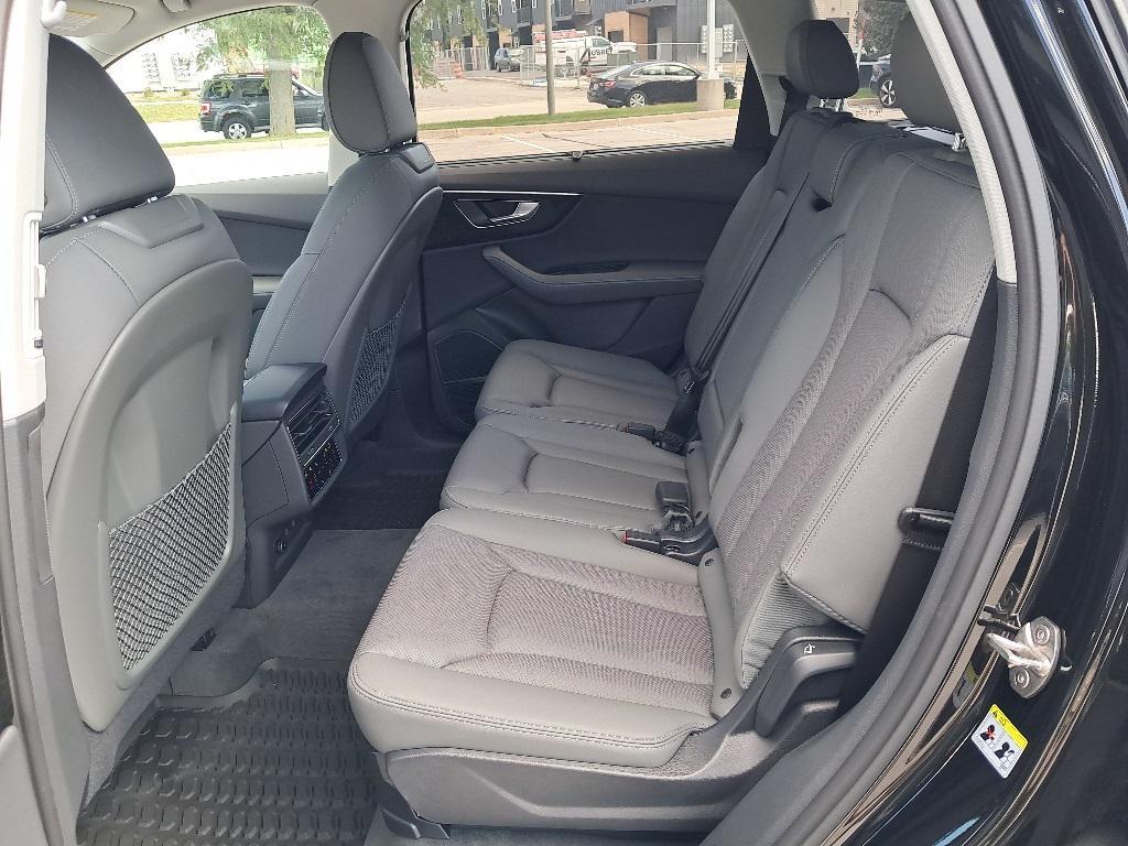 new 2025 Audi Q7 car, priced at $76,480
