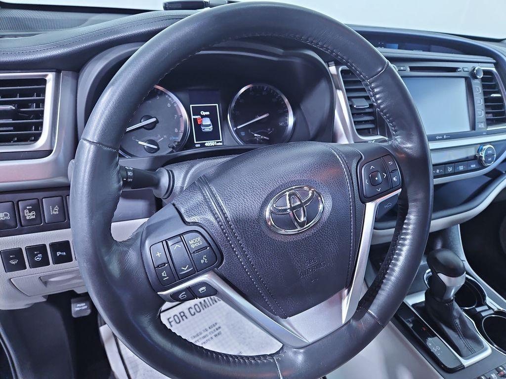 used 2014 Toyota Highlander car, priced at $23,968