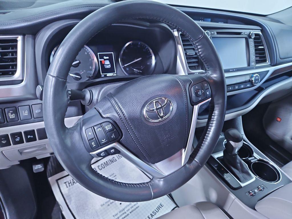 used 2014 Toyota Highlander car, priced at $23,968