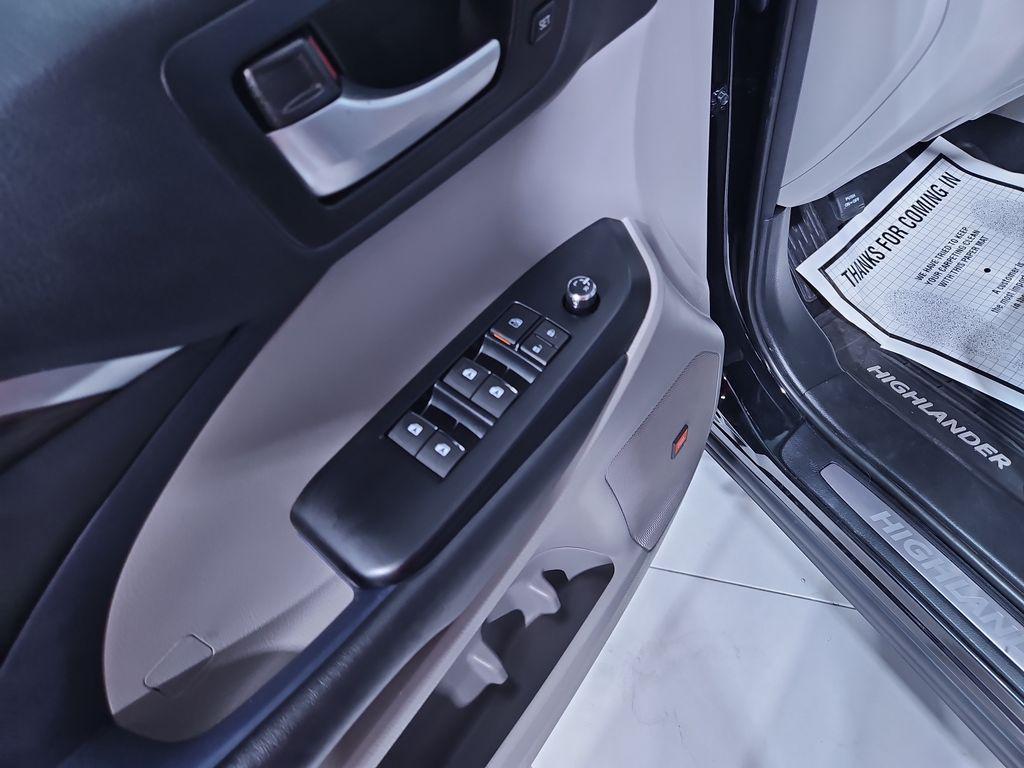 used 2014 Toyota Highlander car, priced at $23,968