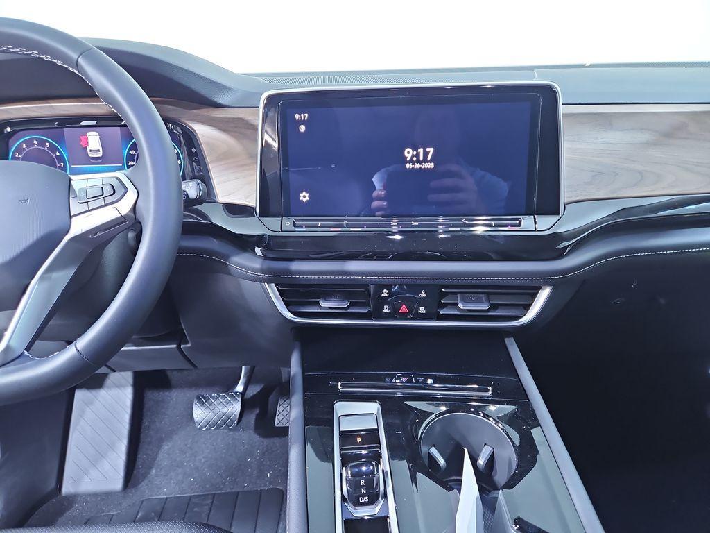 new 2025 Volkswagen Atlas car, priced at $45,680