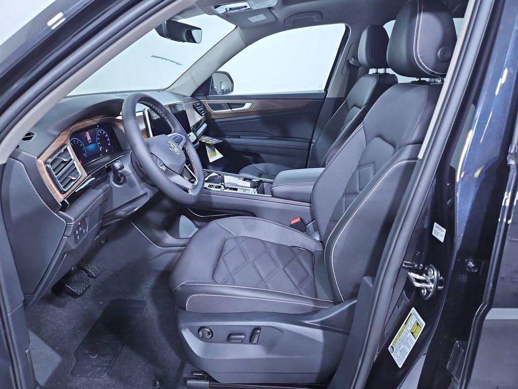 new 2025 Volkswagen Atlas car, priced at $45,680