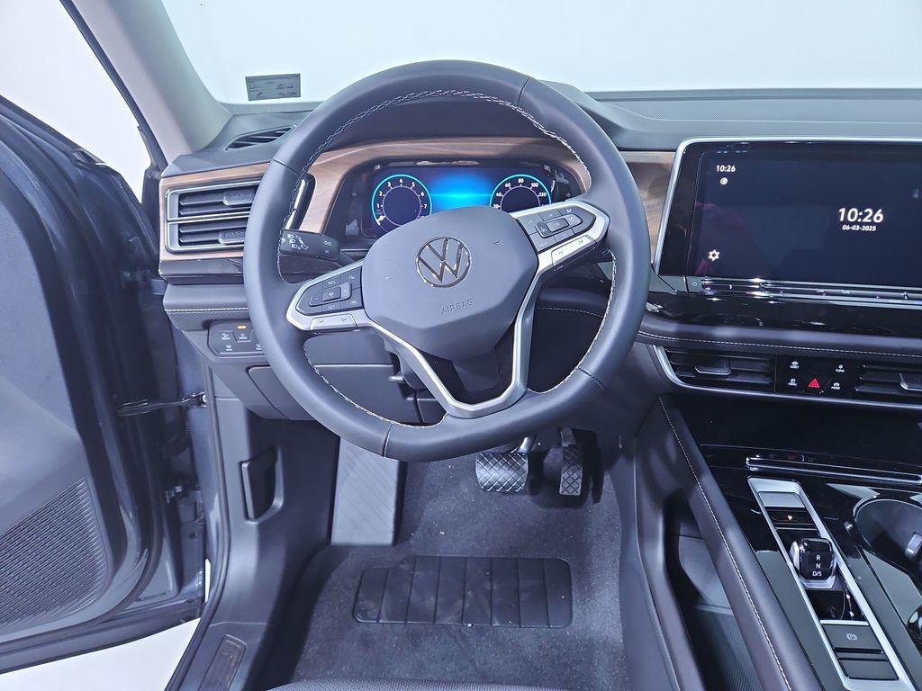 new 2025 Volkswagen Atlas car, priced at $43,234