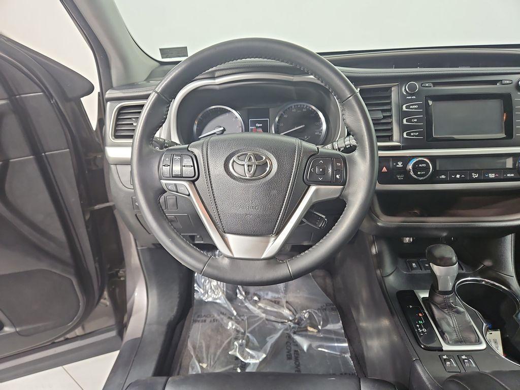 used 2014 Toyota Highlander car, priced at $21,105