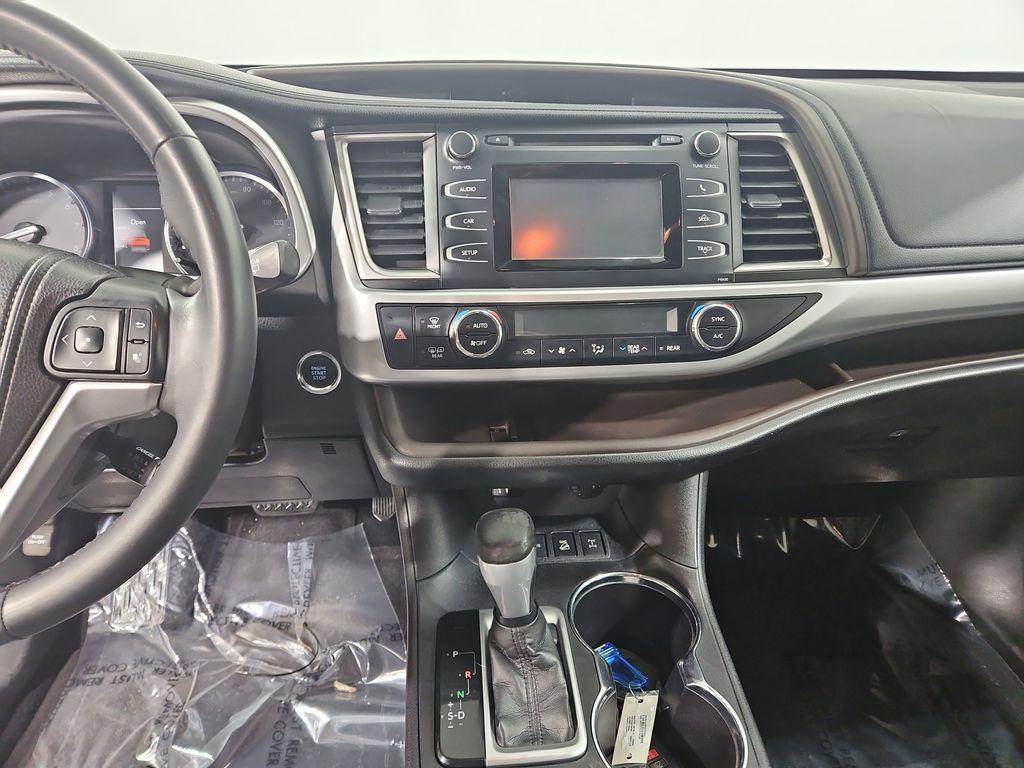 used 2014 Toyota Highlander car, priced at $21,105
