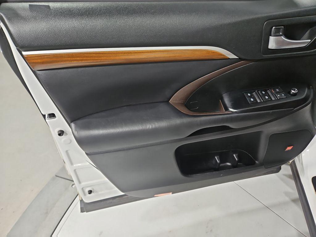 used 2018 Toyota Highlander car, priced at $23,326