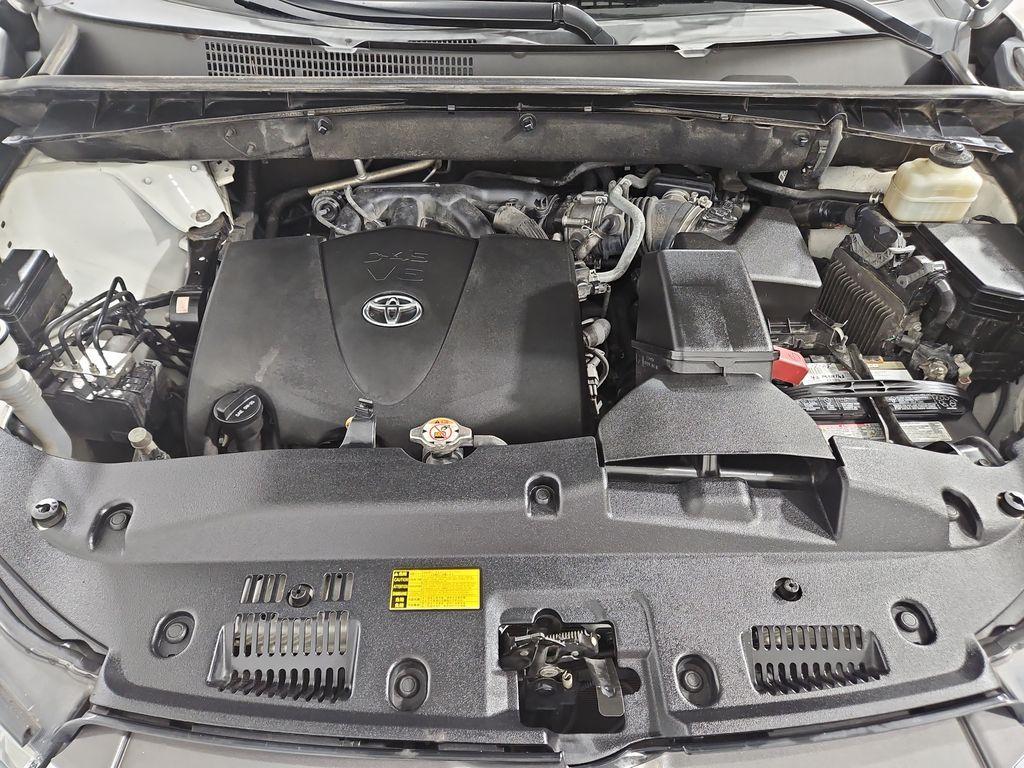 used 2018 Toyota Highlander car, priced at $23,326