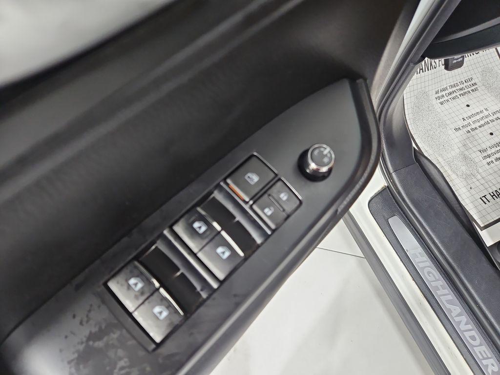 used 2018 Toyota Highlander car, priced at $23,326
