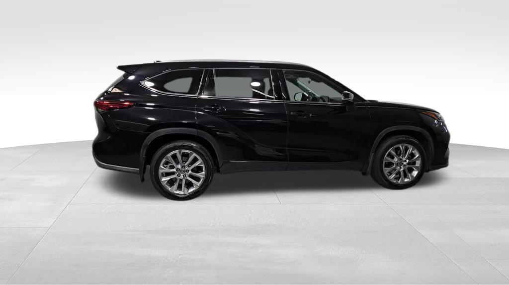 used 2020 Toyota Highlander car, priced at $30,171