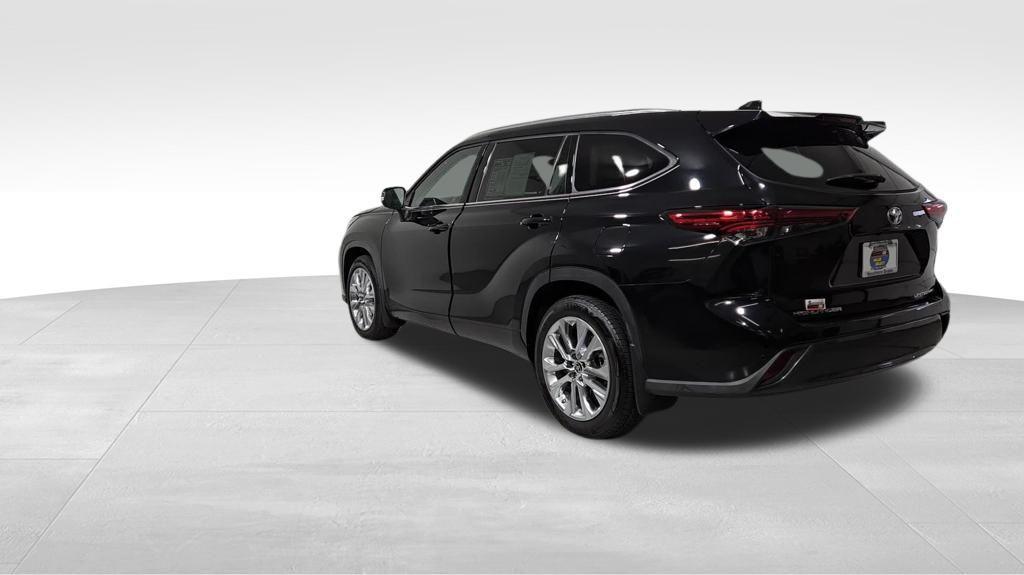 used 2020 Toyota Highlander car, priced at $30,213