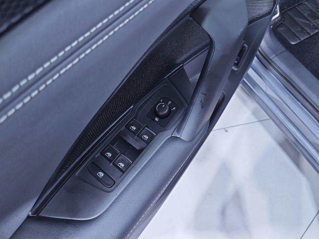 new 2025 Volkswagen Tiguan car, priced at $37,395
