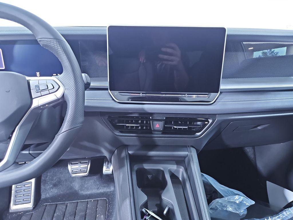 new 2025 Volkswagen Tiguan car, priced at $37,395