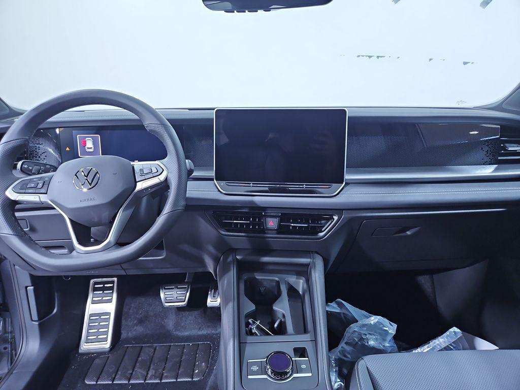 new 2025 Volkswagen Tiguan car, priced at $37,395